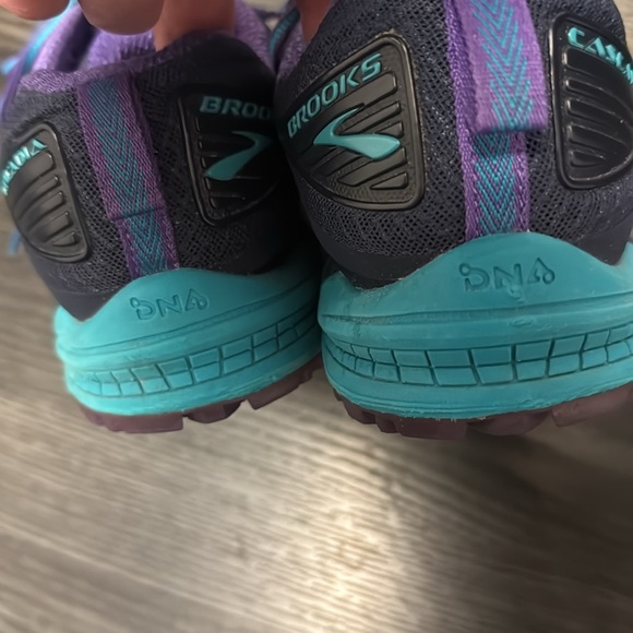 🍍 Brooks Cascadia 12 Trail Running Shoes Womens Size 10.5 Black Purple 🍍 - Picture 5 of 6